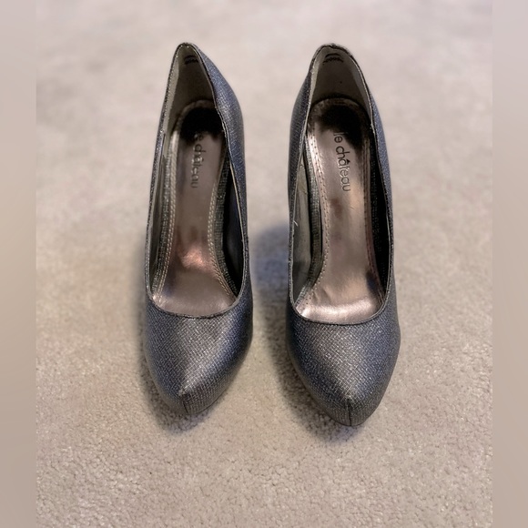 Size 8.5 shimmery graphite heels - Picture 2 of 3